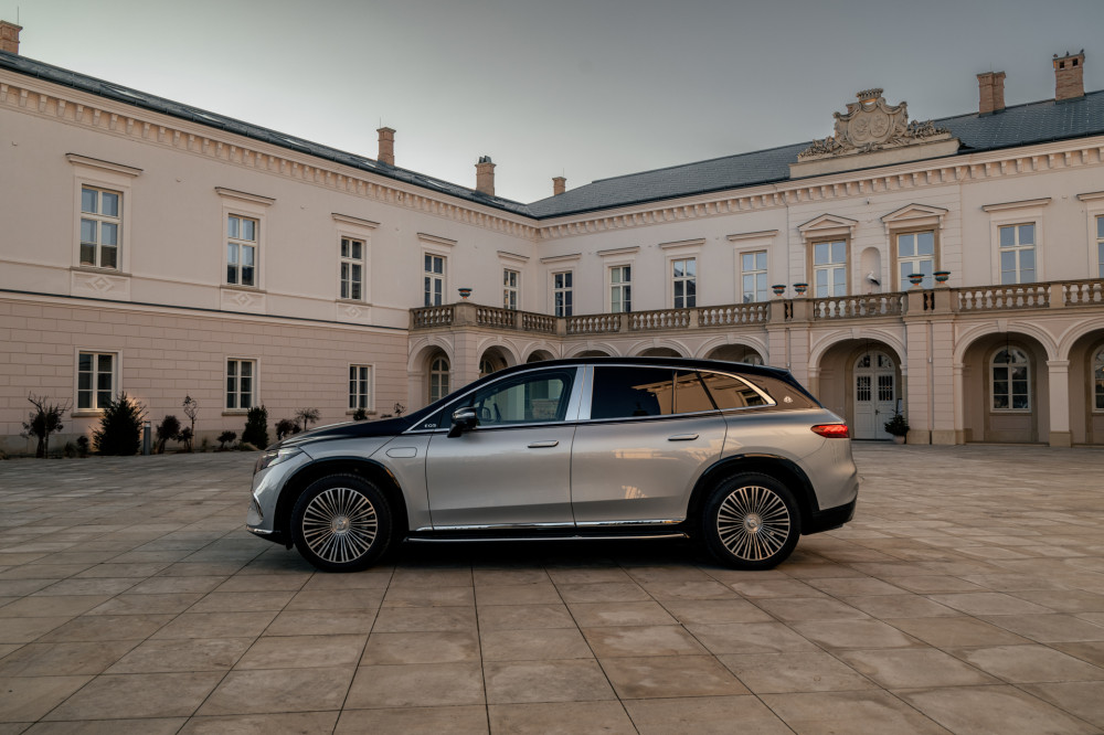 Mercedes-Maybach EQS 680 SUV